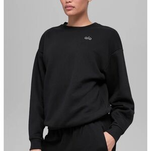 Alo Yoga Accolade Crew Neck Pullover in black French terry
